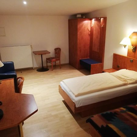 Hotel Dorfschaenke Büdelsdorf Exteriör bild