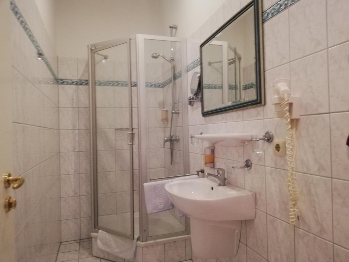Hotel Dorfschaenke Büdelsdorf Exteriör bild