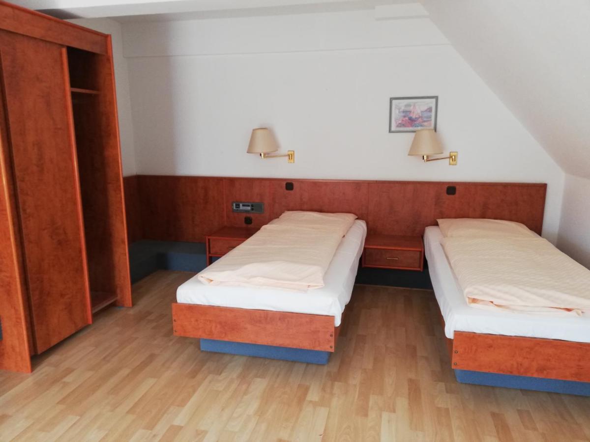 Hotel Dorfschaenke Büdelsdorf Exteriör bild